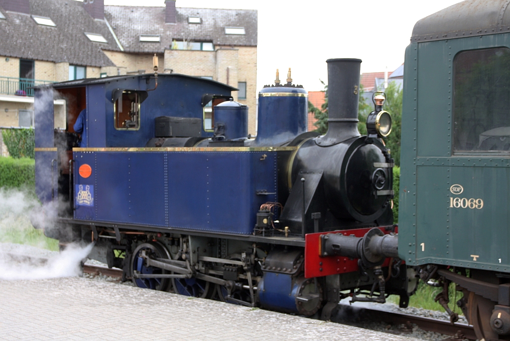 SDP 3  Wase Tonschneider  (ex Scheerders-Kerchove Sint-Niklaas, Hersteller Soci�t� de HSP, Baujahr 1922, Fabr.Nr. 1378) am 26.Juli 2026 in Puurs-Seinhuiskaai.