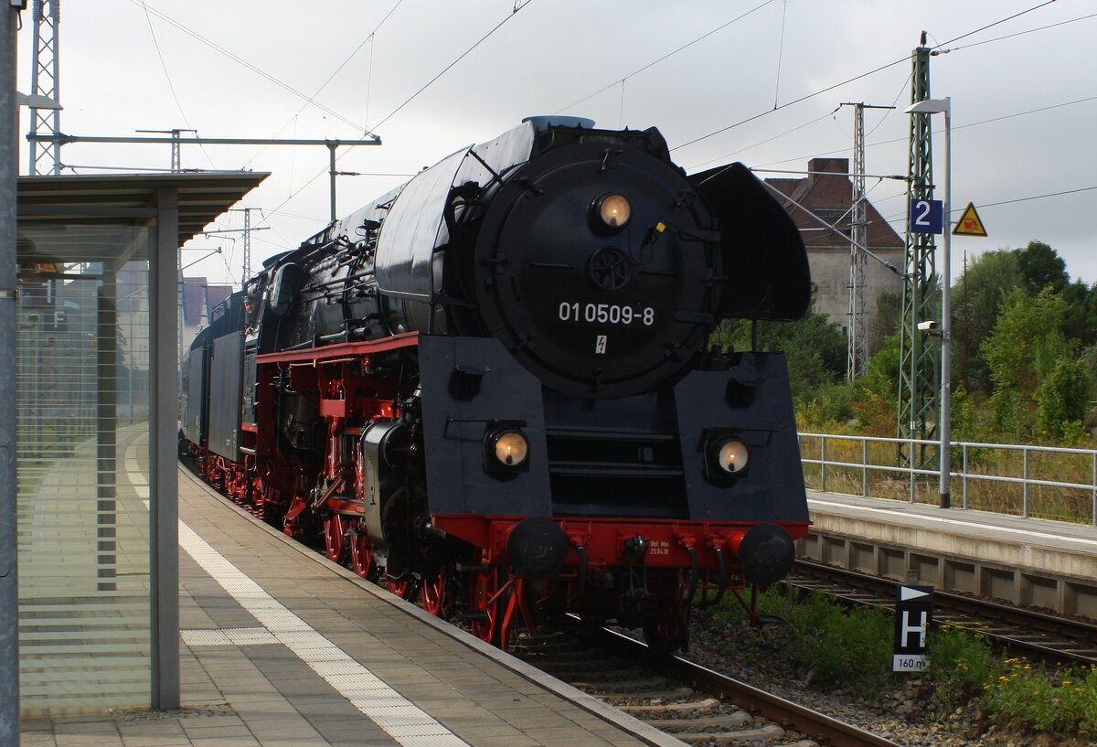 Sdz - Lok 01 0509-8 Pressnitztalbahn mit DPE 1820 - Einfahrt in den Bf Pasewalk am 04.09.2021 