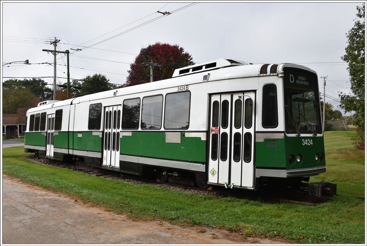 Seashore Trolley Museum Kennebunkport/Maine. Am Eingang zum Museum steht dieses Gelenktram 3424 von Mass Transit in Boston. (15.10.2017)