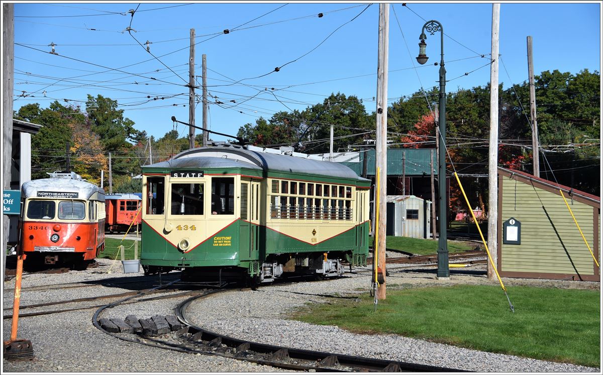Seashore Trolley Museum Kennebunkport/Maine. Der Wagen 434 der Dallas Railway & Terminal Co. ist ebenfalls im Einsatz. (17.10.2017)
