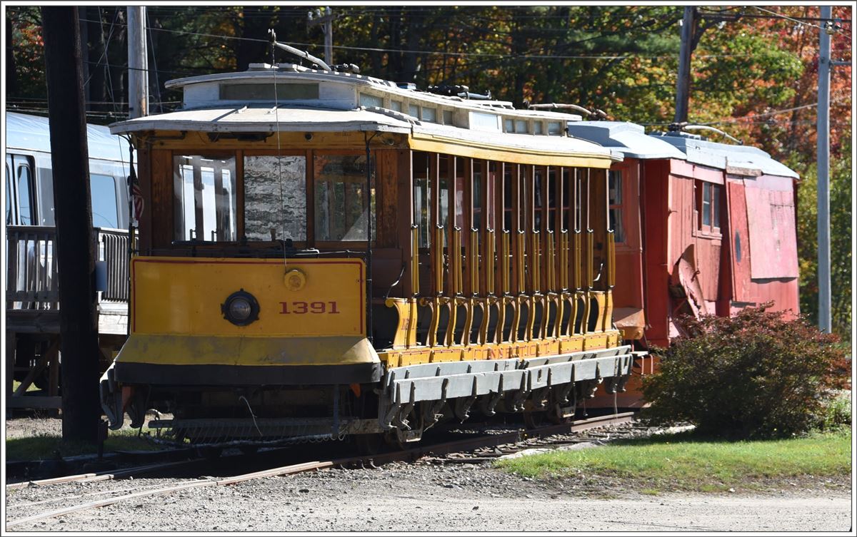 Seashore Trolley Museum Kennebunkport/Maine. Für den Sommerbetrieb gab es auch diese offenen Wagen mit herunterklappbaren Trittbrettern. (17.10.2017)