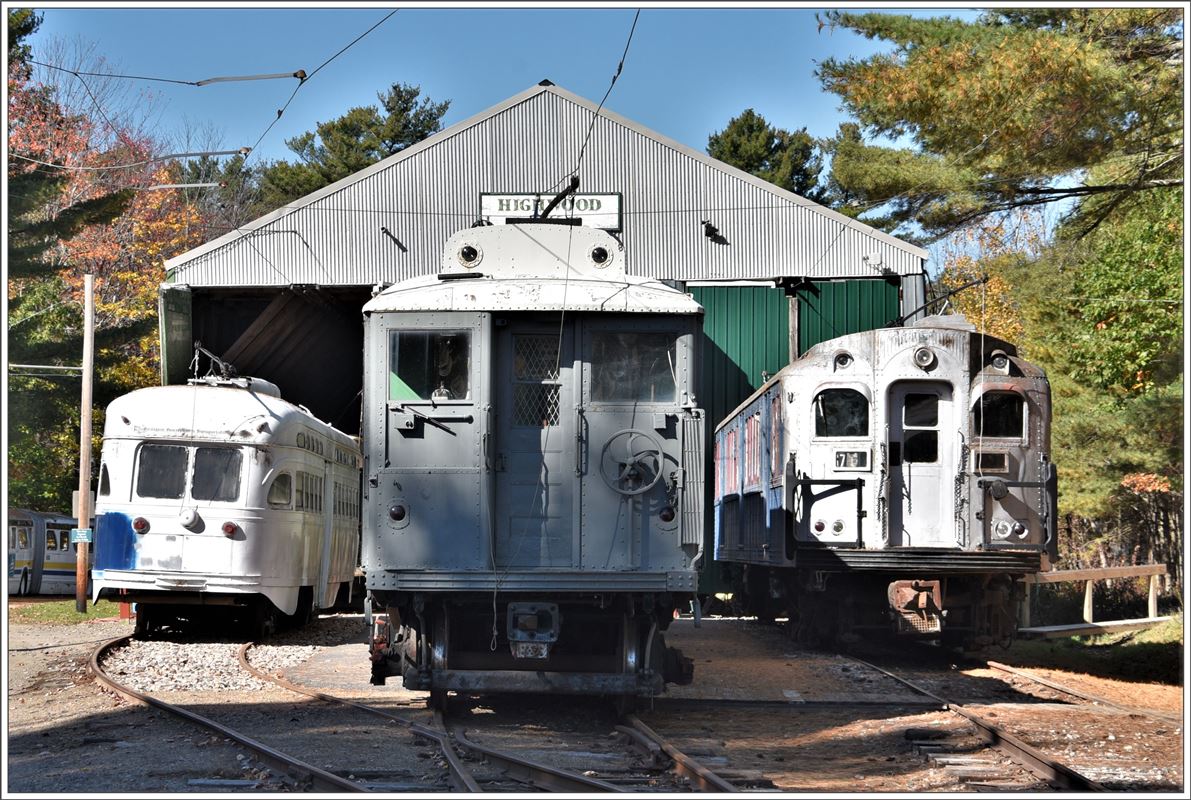 Seashore Trolley Museum Kennebunkport/Maine. Viele Fahrzeuge warten noch auf ihre Aufarbeitung, darunter auch etliche Vororts- und Subwaytriebwagen. (17.12.2017)