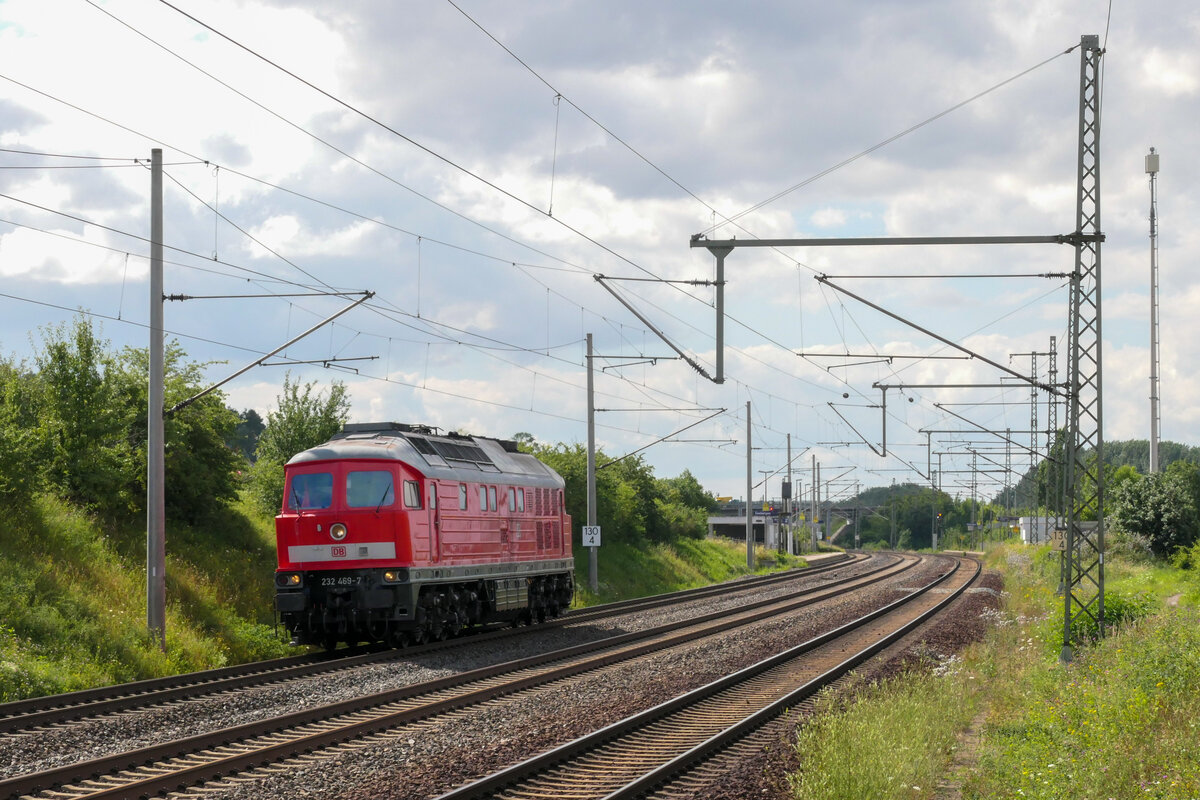 Seebergen, 21.07.2021: Nach getaner Arbeit in Bad Salzungen fährt 232 469 Lz zurück in den wohlverdienten Feierabend nach Erfurt.