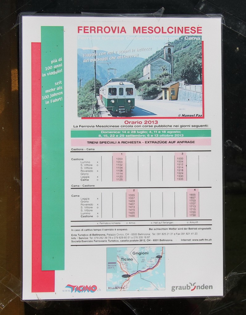 SEFT Nachschau 2014,Ein Strassenbauprojekt in Roveredo und andere Gründe machten der Museumsbahn im Misoxer Tal(Valle Mesolcina)den Garaus.Letzten Herbst fuhr hier der letzte Zug nach Castione-Arbedo.Im Bild der letzte Fahrplan der FM an der Station San Vittore.Eine 106 jährige Bahngeschichte ist zu Ende.29.03.14