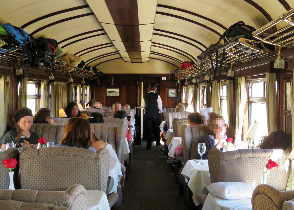 Sehr bequeme Sessel f�r die ganzt�gige Fahrt von Cusco nach Puno im 'Anden Explorer'. Cusco - Puno, 18.7.2015
