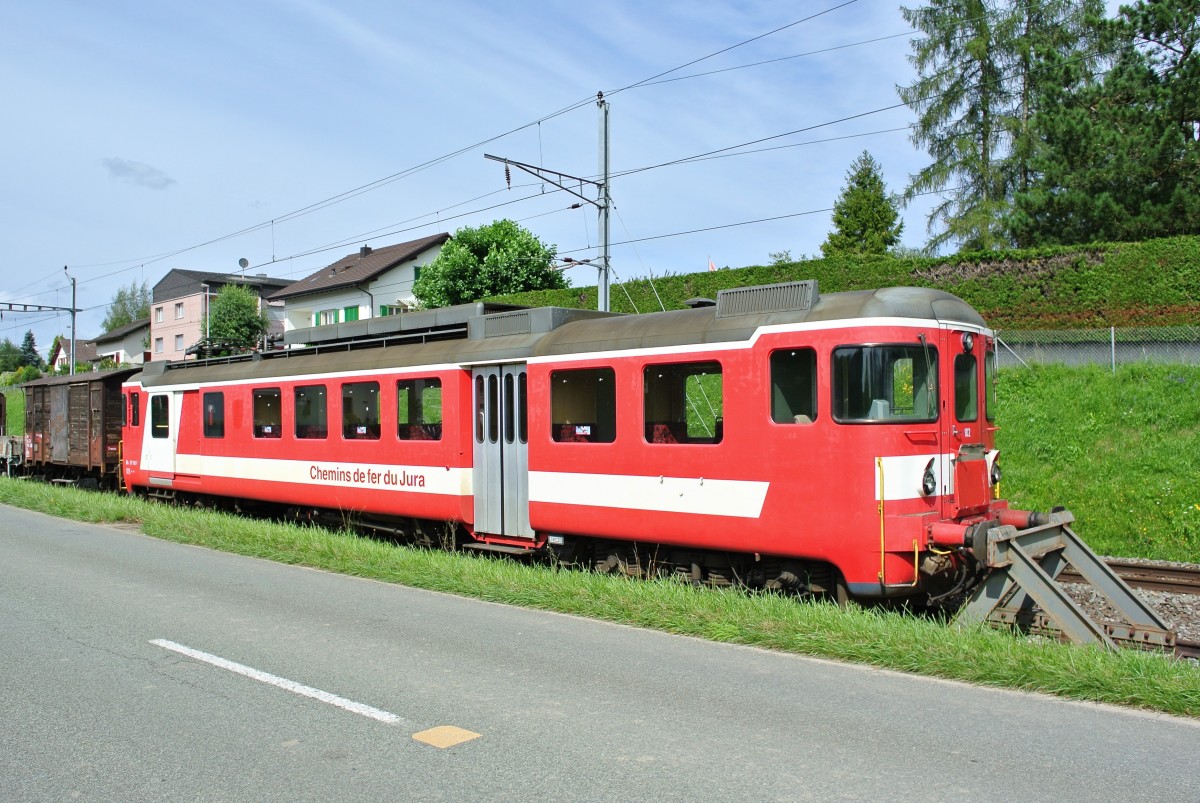 Sein Schicksal ist besiegelt: Mit Achsbruch abgestellter BDe 577 102-7 abgestellt in Bonfol, 12.08.2014.