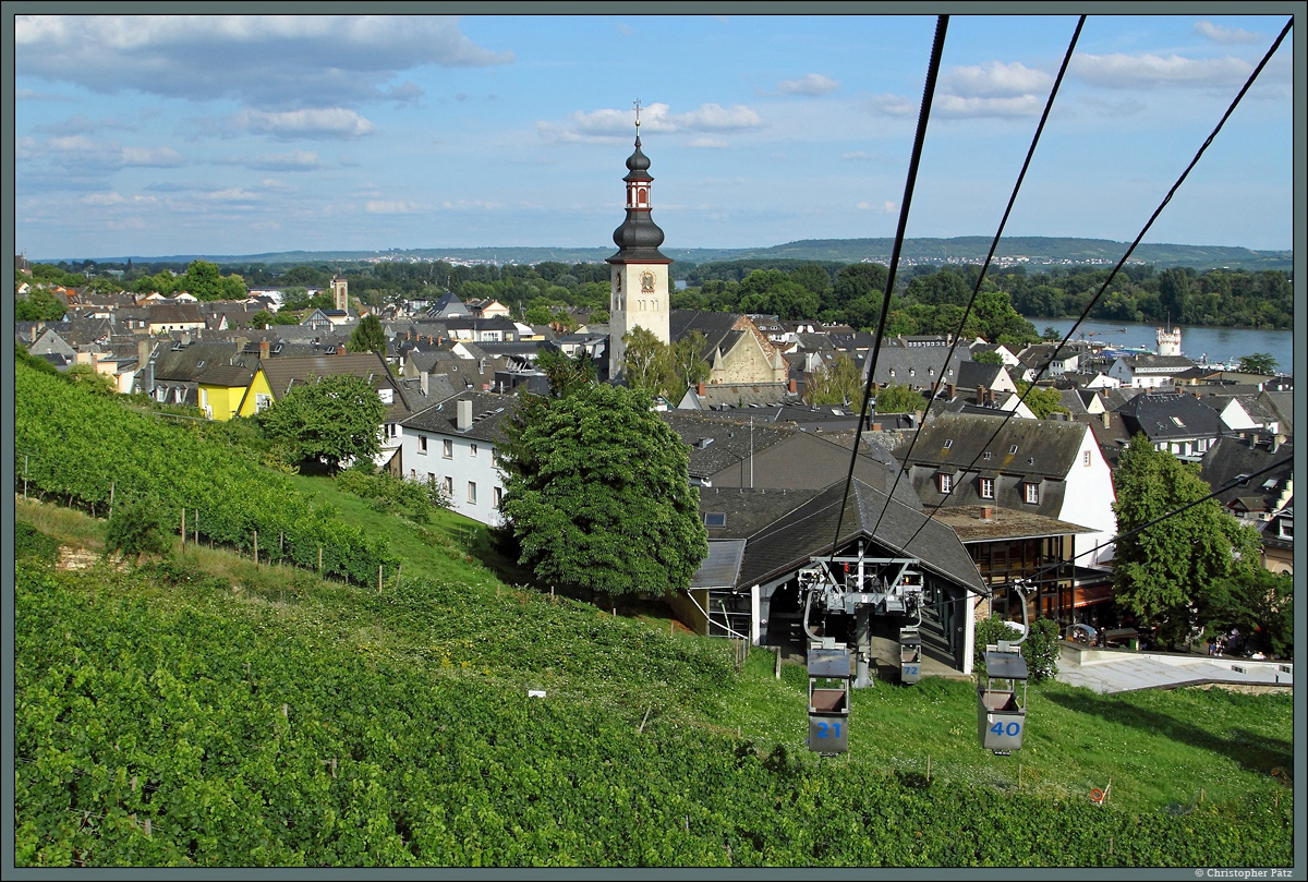 Seit 1954 verbindet eine Seilbahn Rüdesheim und das Niederwalddenkmal. Zu sehen ist die Talstation in Rüdesheim. (09.08.2014)