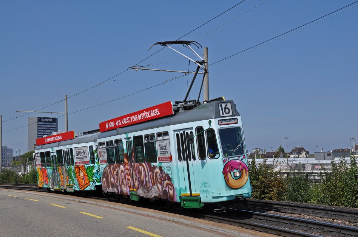 Seit Anfang August 2014 macht der Be 4/4 457 zusammen mit dem B 1473 S Werbung für H&M Home. Die beiden Wagen wurden von Graffiti-Künstlern im Depot Wiesenplatz besprayt. Hier fährt der Tramzug auf der Umgeleiteten Linie 16 zur Endstation beim M-Parc. Die Aufnahme stammt vom 08.09.2014.