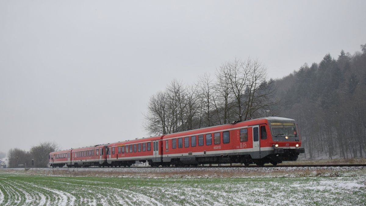 Seit Anfang des Jahres sind wegen Fahrzeugmangel wieder 628er im Weschnitztalbahn unterwegs. Die beiden Fahrzeuge sind hier als RB69 nach Weinheim (Bergstraße) Hbf zwischen Reisen und Birkenau zu sehen. Aufgenommen am 11.1.2019 14:25