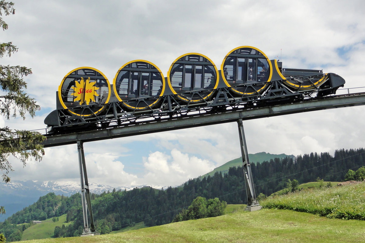 Seit dem 16. Dezember 2017 fährt die steilste Standseilbahn der Welt von Schwyz auf den Stoos. Die max. Steigung beträgt 110 Prozent = 47 Grad. 09.06.2018 Stoos, Switzerland.