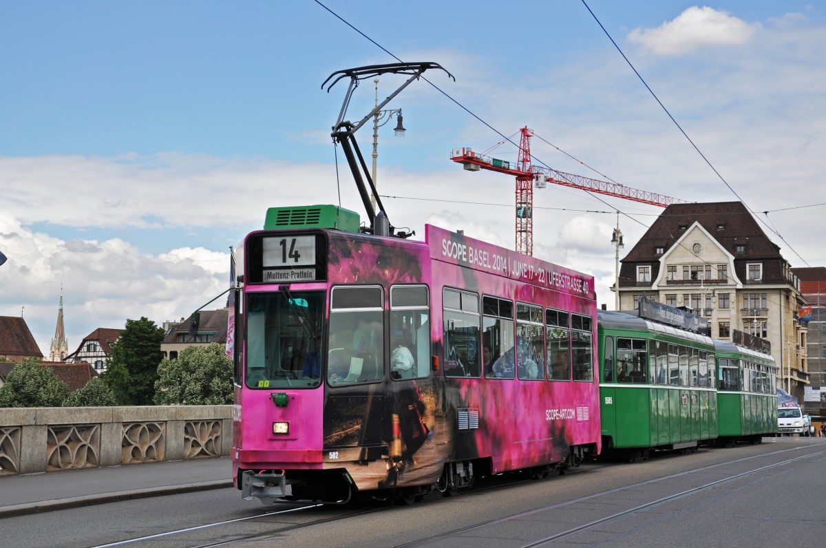 Seit dem 25.05.2014 trägt der Be 4/4 502 eine Werbung für die SCPOE-Art Ausstellung. Hier fährt der Wagen zusammen mit dem B 1505 S und dem B 1455 auf der Linie 14 über die Mittlere Rheinbrücke. Die Aufnahme stammt vom 28.05.2014.