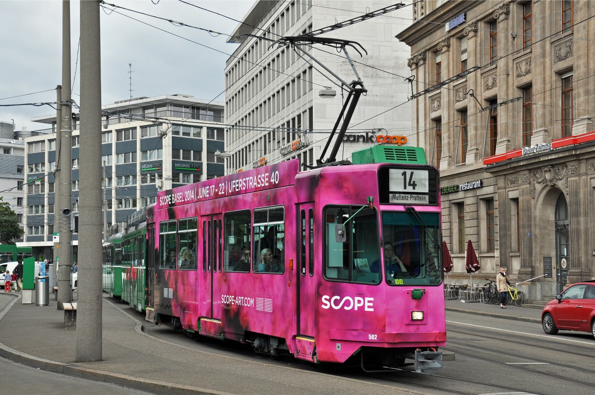 Seit dem 25.05.2014 trägt der Be 4/4 502 eine Werbung für die SCPOE-Art Ausstellung. Hier steht der Wagen an Haltestelle Aeschenplatz. Die Aufnahme stammt vom 27.05.2014.