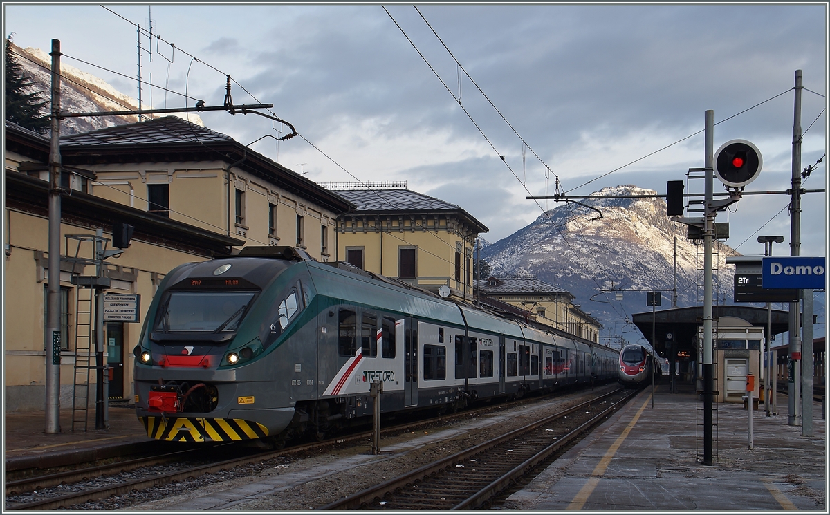 Seit dem Ende der Expo 2015 setzt die Trenord in einigen Umläufen ihre ETR 425 bis nach Domodossola ein. Hier wartet der Regionalexpress 2147 auf die Abfahrt nach Milano Centrale. 
8. Jan. 2016