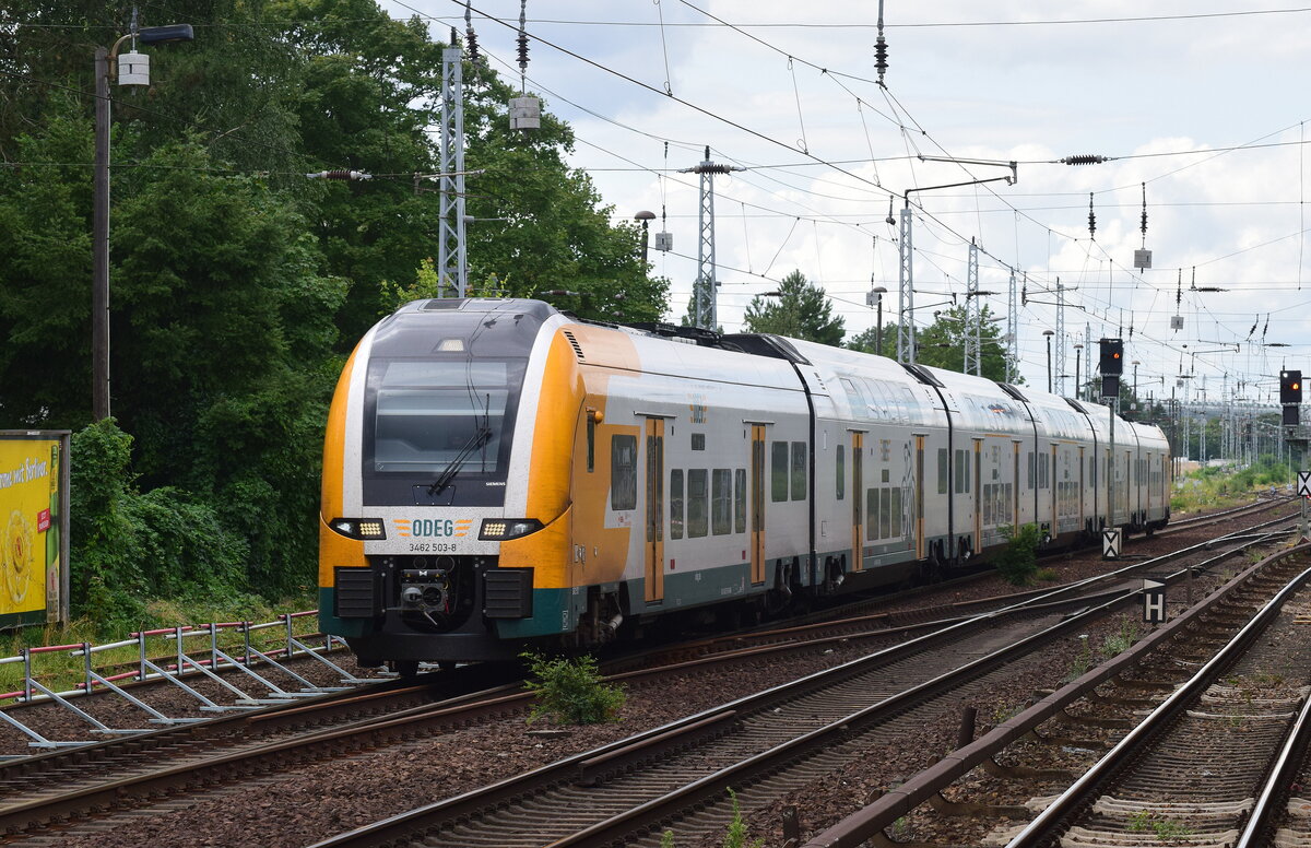 Seit dem Fahrplanwechsel im Dezember 2022 fährt die ODEG mit Desiro HC auf dem RE1. Hier sieht man 462 503 bei Berlin Hirschgarten auf den Weg nach Frankfurt Oder.

Berlin 25.07.2023