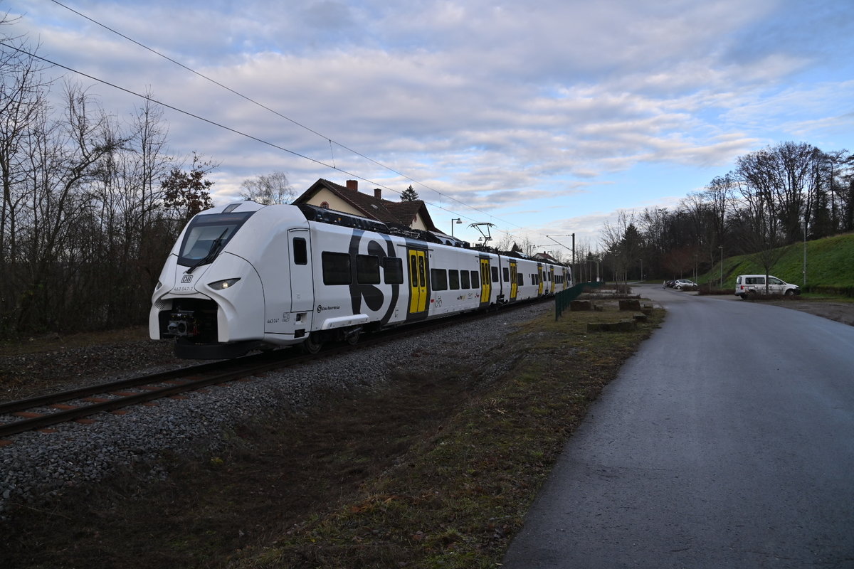 Seit dem Fahrplanwechsel nun offiziel auf der S51 nach Heidelberg unterwegs, hier verlässt der 463 047-1 Aglasterhausen pünktlich um 14³² in Richtung Heidelberg Hbf.19.12.2020