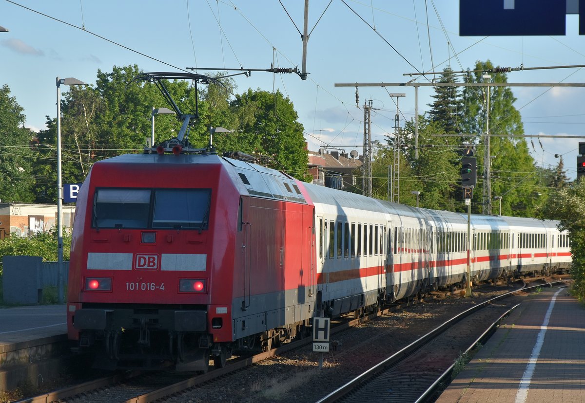 Seit dem der IC2223 zwischen Krefeld und Geilenkirchen ohne Zwischenhalt fährt durchfährt der Zug seit letztem Fahrplanwechsel Viersen, Mönchengladbach Hbf und auch den Rheydter Hbf ohne Halt gen Aachen Hbf. 12.6.2019
