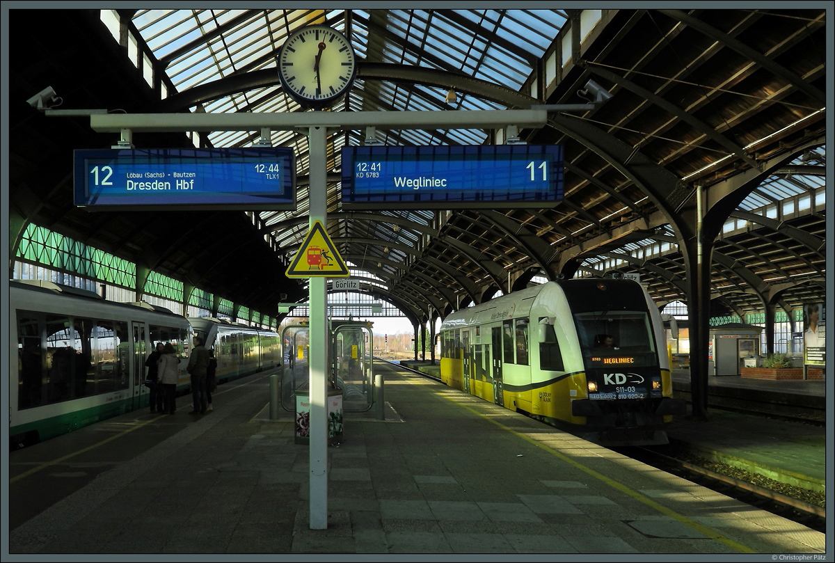 Seit Dezember 2015 verkehren die Züge des polnischen Bahnunternehmens Koleje Dolnośląskie mit Ausnahmegenehmigung über die Neiße bis zum Bahnhof Görlitz. Am 04.12.2016 wartet SA135-003 in Görlitz auf Fahrgäste Richtung Wegliniec.