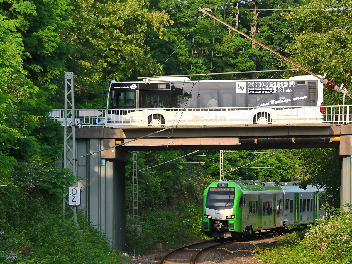 Seit einigen Tagen verkehrt Abellio wieder auf der Linie S3, hier mit 3429 004 kurz vor der Ankunft am Bahnhof in Hattingen. (Juni 2020)