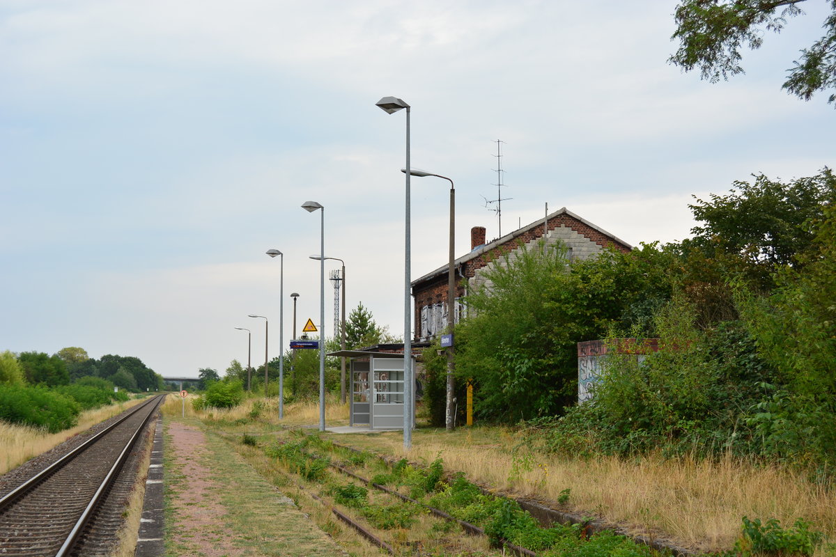 Seit der Inbetriebnahme der Schnellfahrstrecke 1998 ist Hämerten nur noch ein Haltepunkt. Gleis 1 sowie die Gütergleise sind heute stillgelegt. Bedient wird der Haltepunkt durch die RB34 welche im 2h Takt zwischen Stendal und Rathenow verkehrt. 

Hämerten 22.07.2018