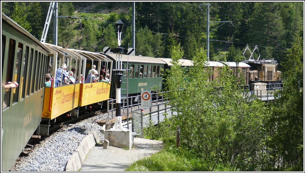 Seit die Nostalgiezüge verkehren reisen bedeutend mehr Passagiere auf der Landwasserlinie. Am Beginn des Wisener Viadukts steht noch ein historisches Signal. Die sogenannte hypsche Wendescheibe hat allerdings keine Sicherungsfunktion mehr. (01.07.2020)