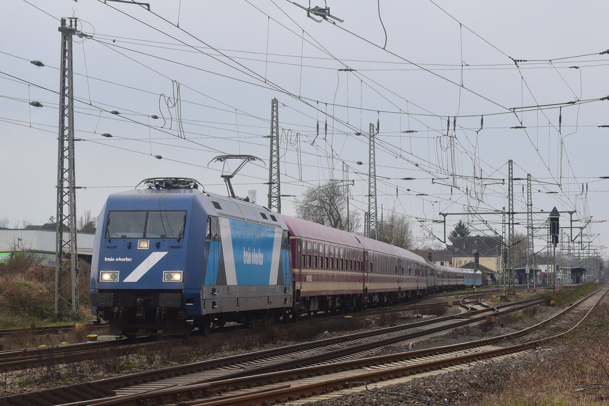 Seit Oktober 2023 gehört 101 133 dem Unternehmen Traincharter. Am 4.3.2024 zog 101 133 den vorletzten TUI SKi Express der Wintersaison 2023/2024 durch Grevenbroich nach Venlo.

Grevenbroich 04.03.2024


