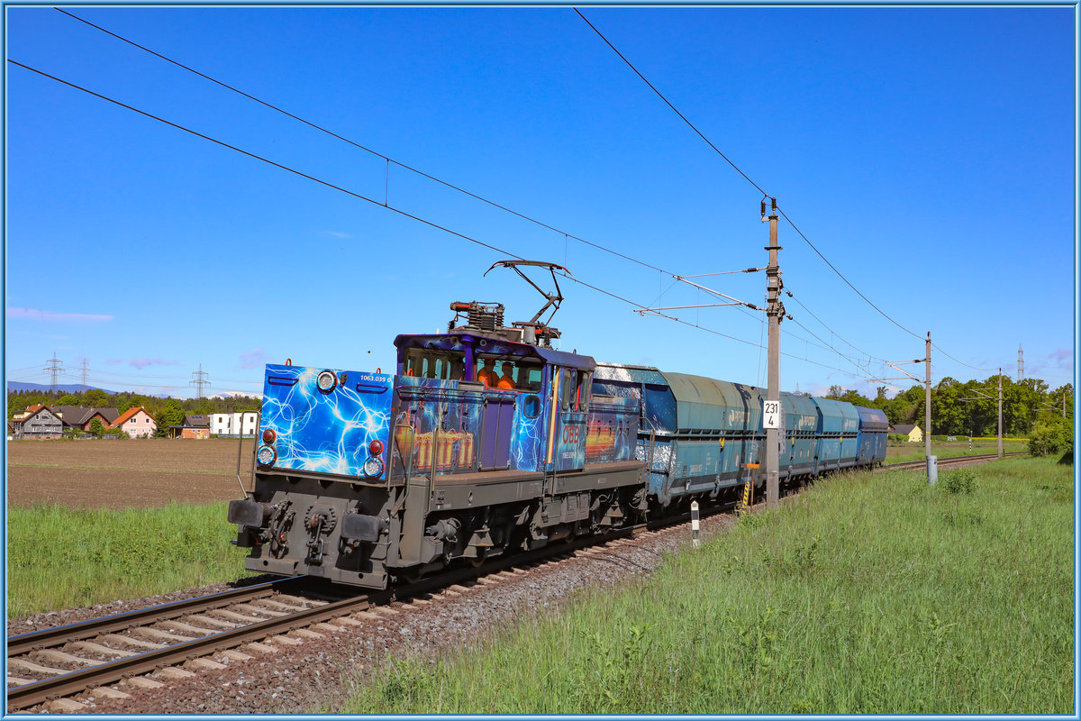 Seit Tagen warte ich eigentlich auf das Tschechisch/ Österreichische EVU das Kohle nach Mellach bringt. 
An diesem strahlend schönen 10.Mai 2019 habe ich aber auch mit 1063.39 Glück. 
