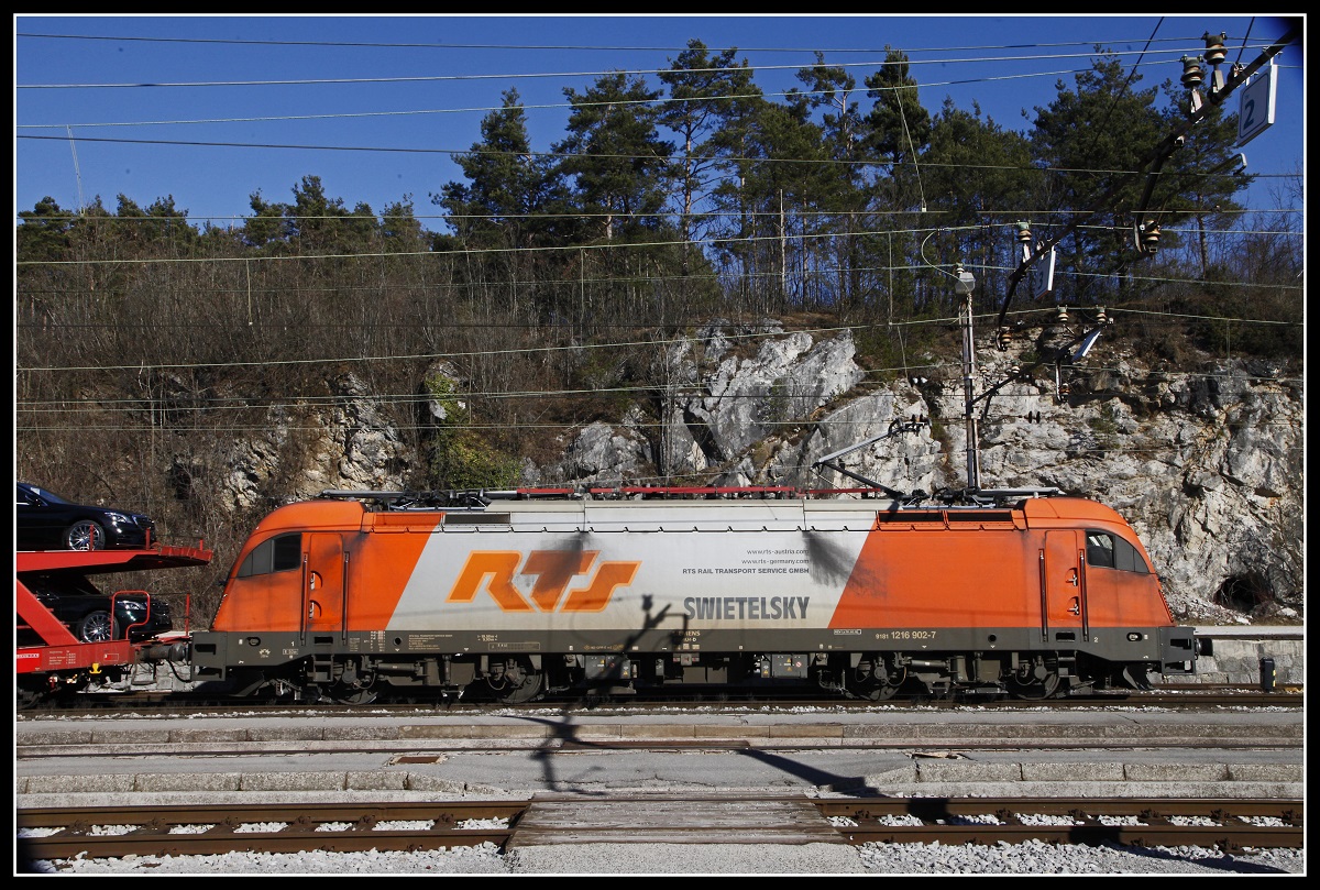 Seitenansicht der 1216 902 in Rakek am 13.02.2019.