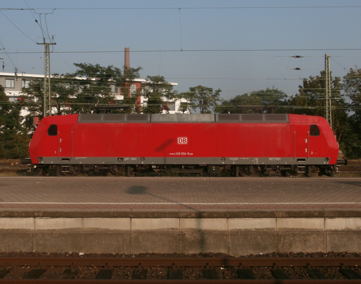 Seitenansicht der 145 034-5 im Neusser HBF abgestellt. 

Neuss 09.09.2014