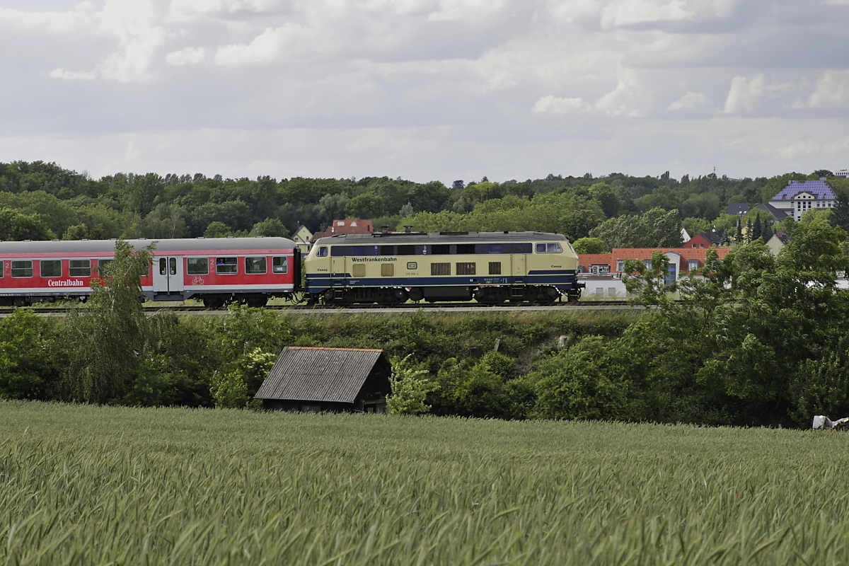Seitenansicht der 218 460-4 bei der Fahrt von Dortmund Hbf. nach Schwerte (Dortmund-Hoerde am 06.06.2020)