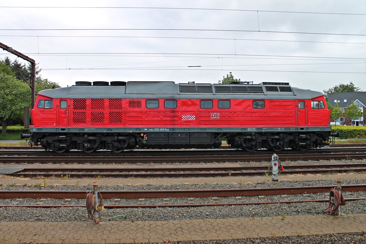 Seitenansicht von 232 469-7, als sie am 27.05.2015 in den Bahnhof von Padborg einfuhr. Sie weilte dort für die Marschbahnumleiter für Personalschulungen.