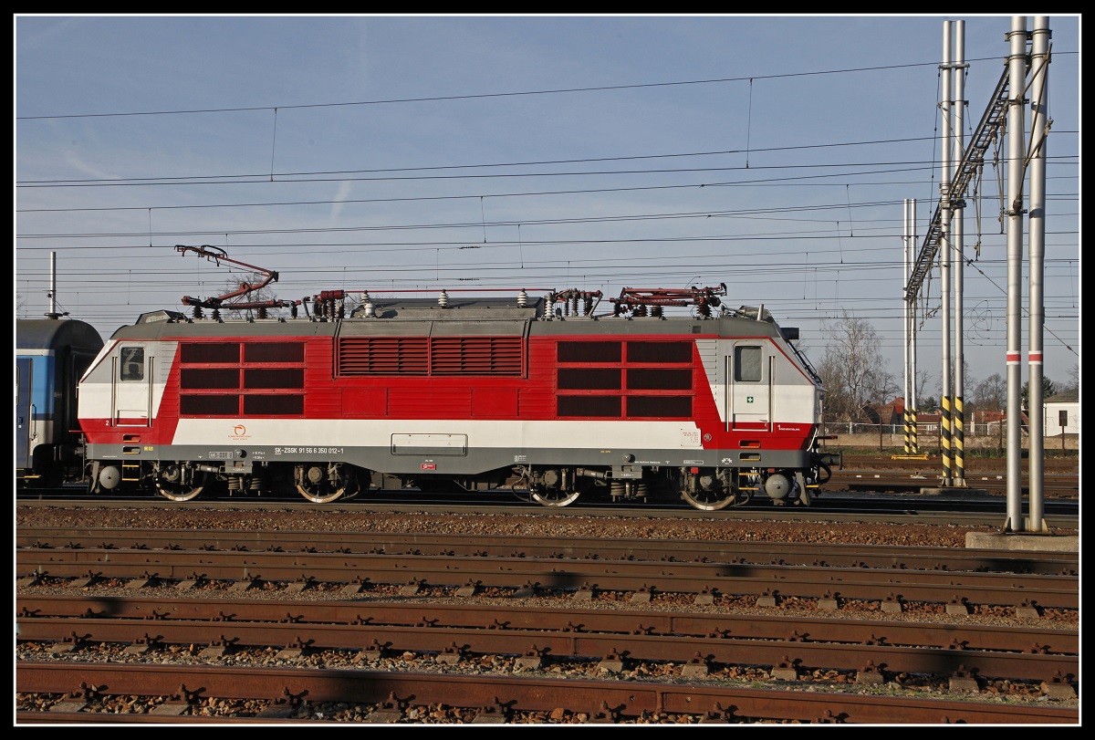 Seitenansicht der 350 012 in Chocen am 11.12.2019.