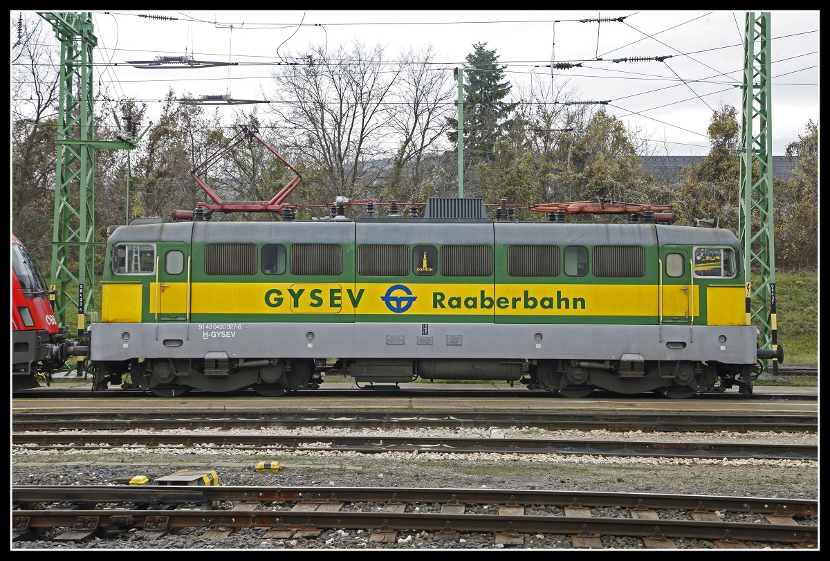 Seitenansicht der 430 327 in Sopron am 27.11.2019.