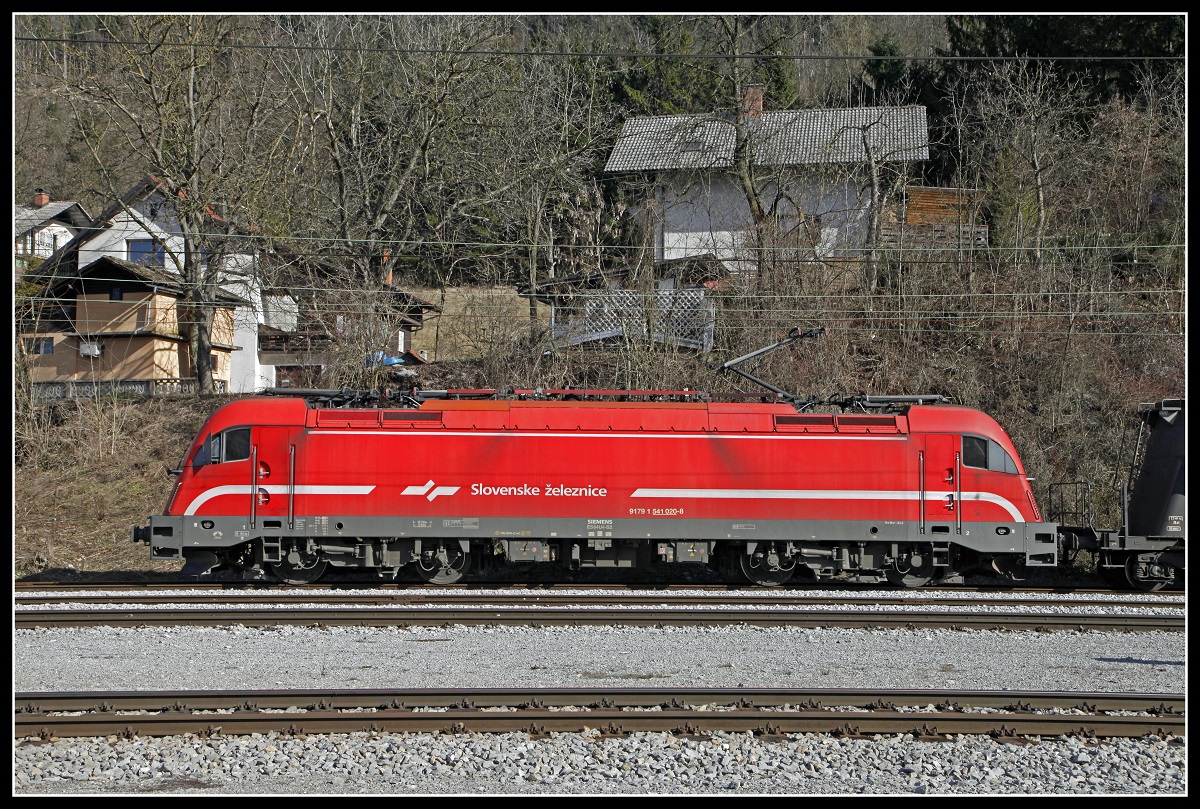 Seitenansicht der 541-020 in Borovnica am 14.02.2019.