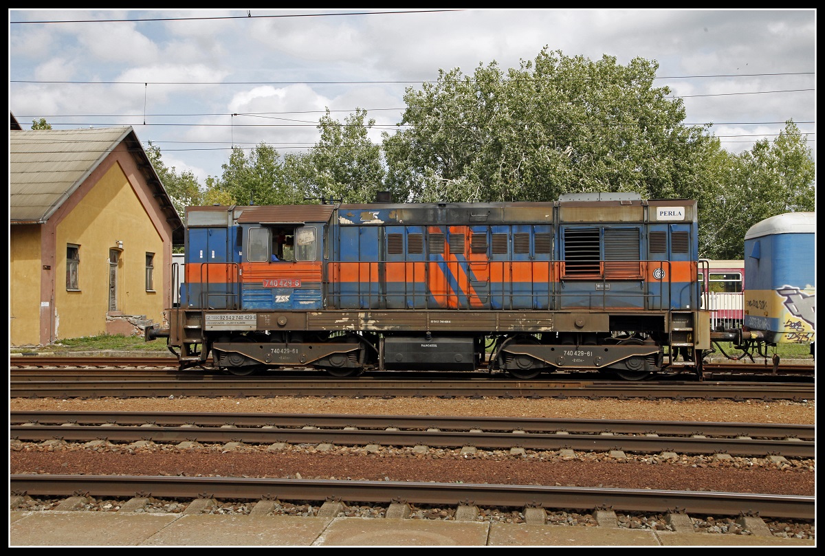 Seitenansicht der 740 449 in Zajeci am 10.09.2019.