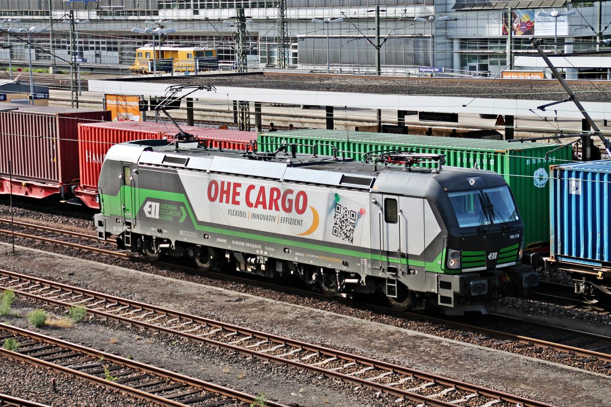 Seitenansicht am 26.08.2015 von ELL/OHE Cargo 193 218, als sie von ihrem Abstellplatz im nördlichen Vorfeld vom Hauptbahnhof in Regensburg zum südlichen Ausfahrtsignal rangierte, um in Regensburg Ost einen Containerzug nach Hamburg zu bespannen.