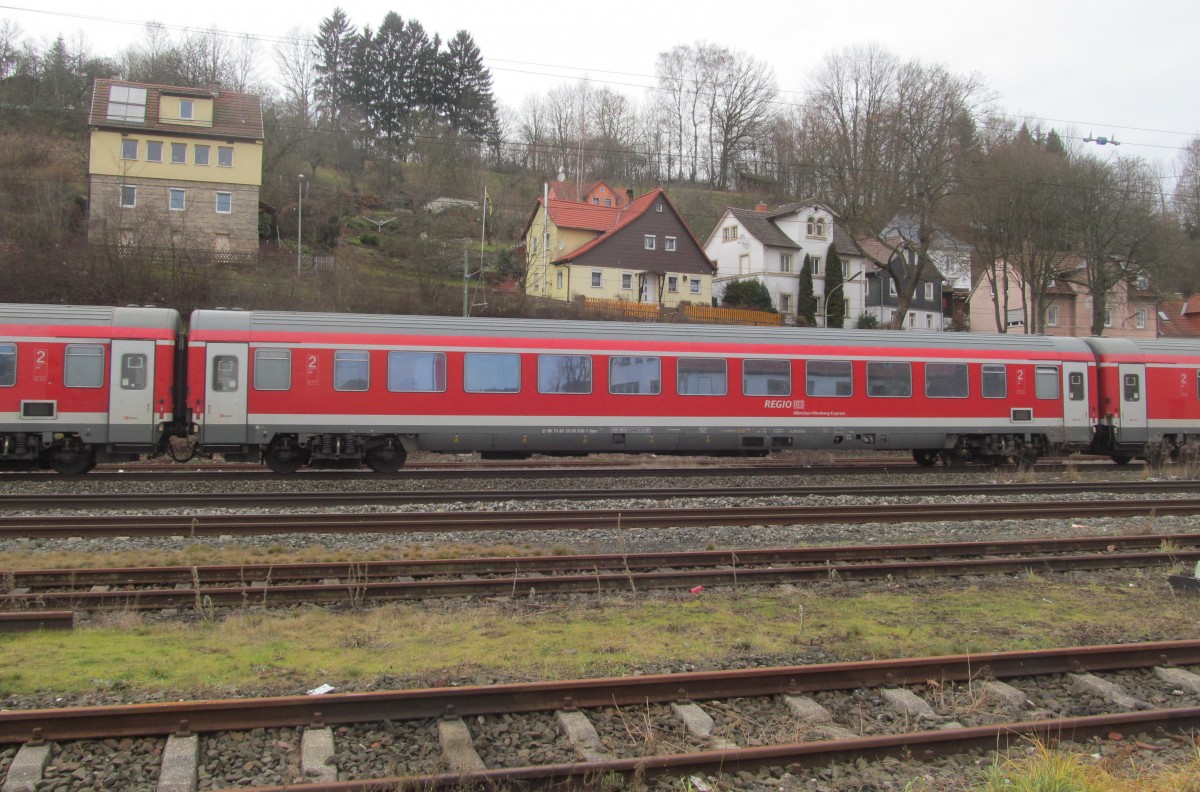 Seitenansicht eines Wagen des München-Nürnberg-Express am 06. Januar 2014 in Kronach.