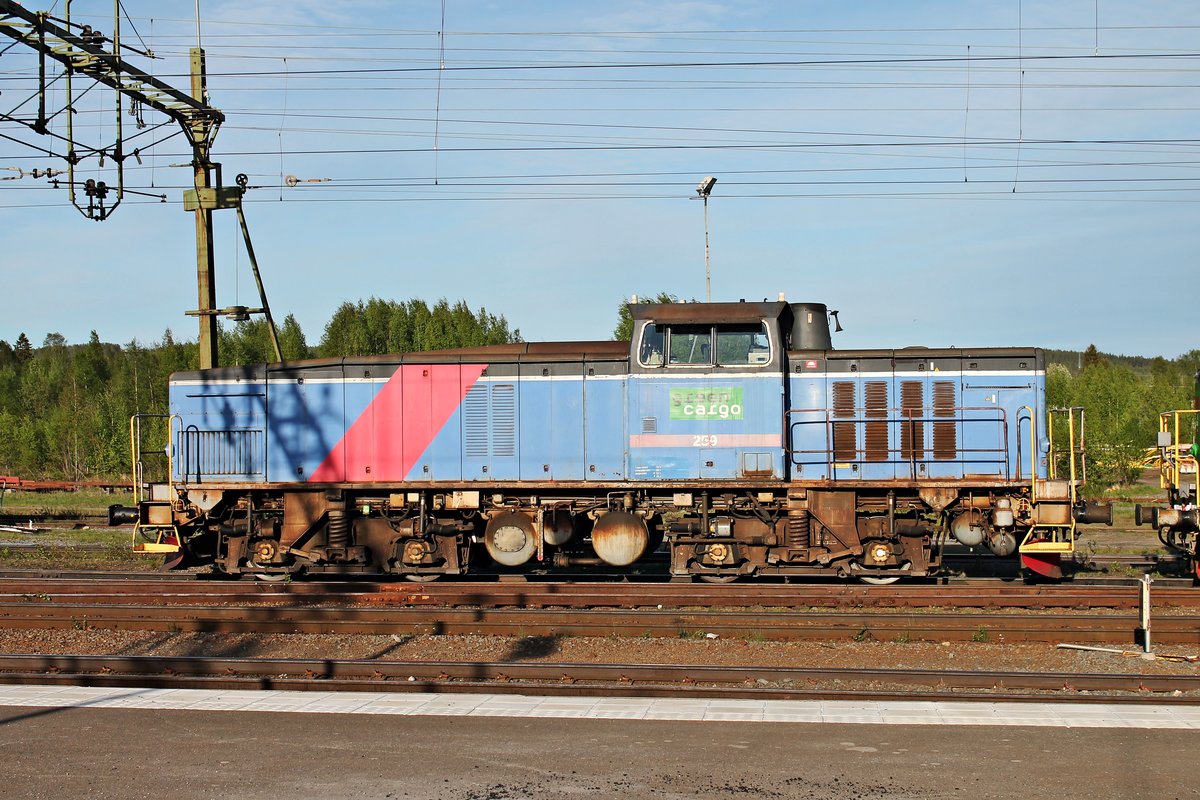 Seitenansicht von GC T44 259, als sie auch am 02.06.2015 in der Abendsonne auf ihren nächsten Einsatz in Boden C wartet.