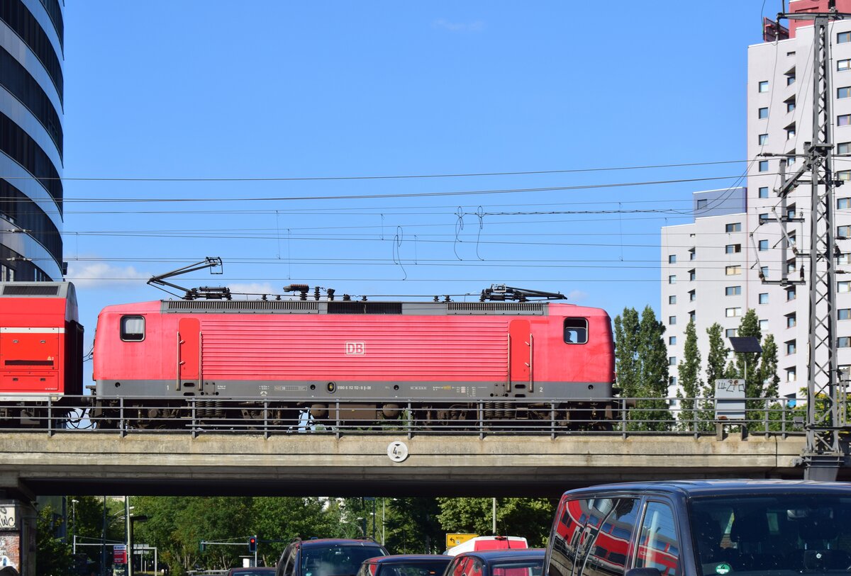 Seitenaufnahme von 112 112 auf der Stadtbahn zwischen Jannowitzbrücke und Ostbahnhof.

Berlin 13.07.2020
