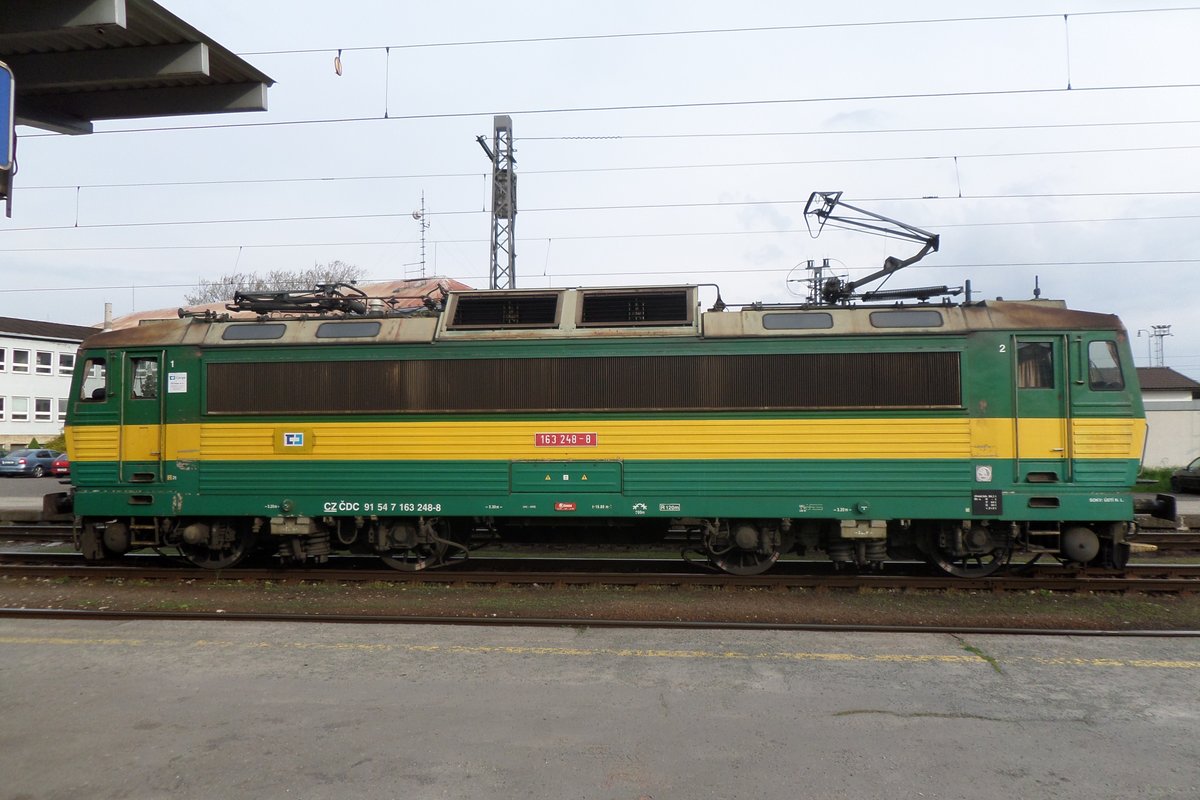 Seitenblick auf 163 248 in Ostrava hl.n. am 3 Mai 2016