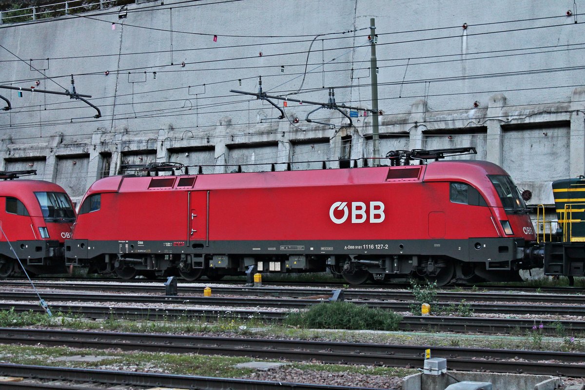Seitenportrait von 1116 127, als diese am 04.07.2018 zusammen mit 1116 278 und der D 245 6020 im Bahnhof von Brennero stand und darauf wartete, dass die D 245 die zwei Tauris wieder zurück nach Österreich schob.