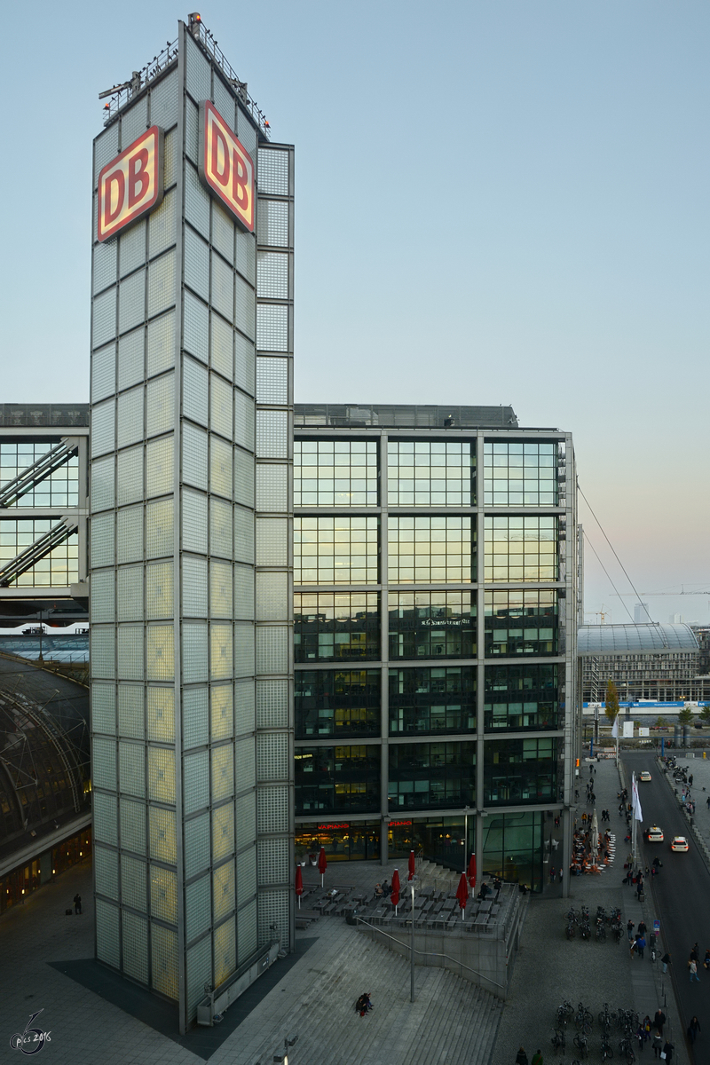 Seitlicher Blick auf dem Berliner Hauptbahnhof (November 2014)