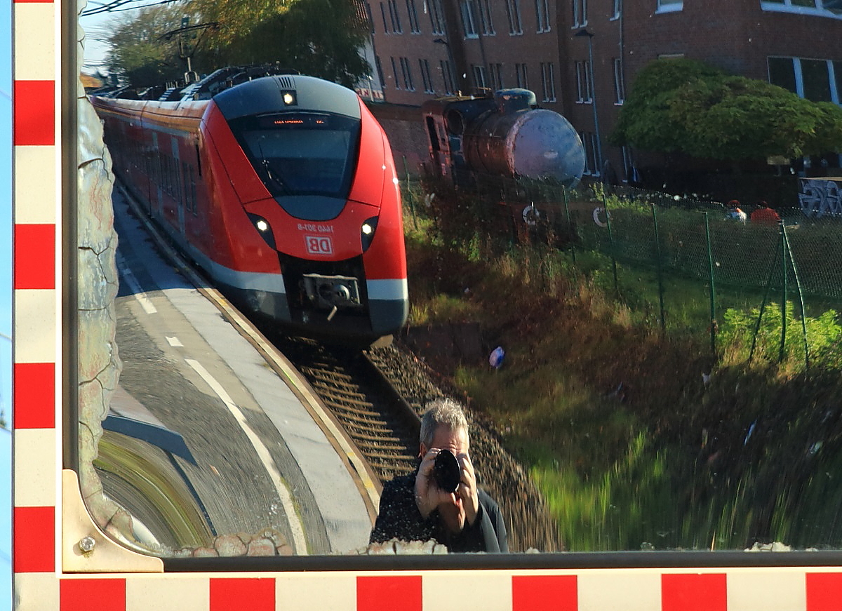 Selbstportrait mit S-Bahn und Dampfspeicherlok, Hochdahl 01.11.2015