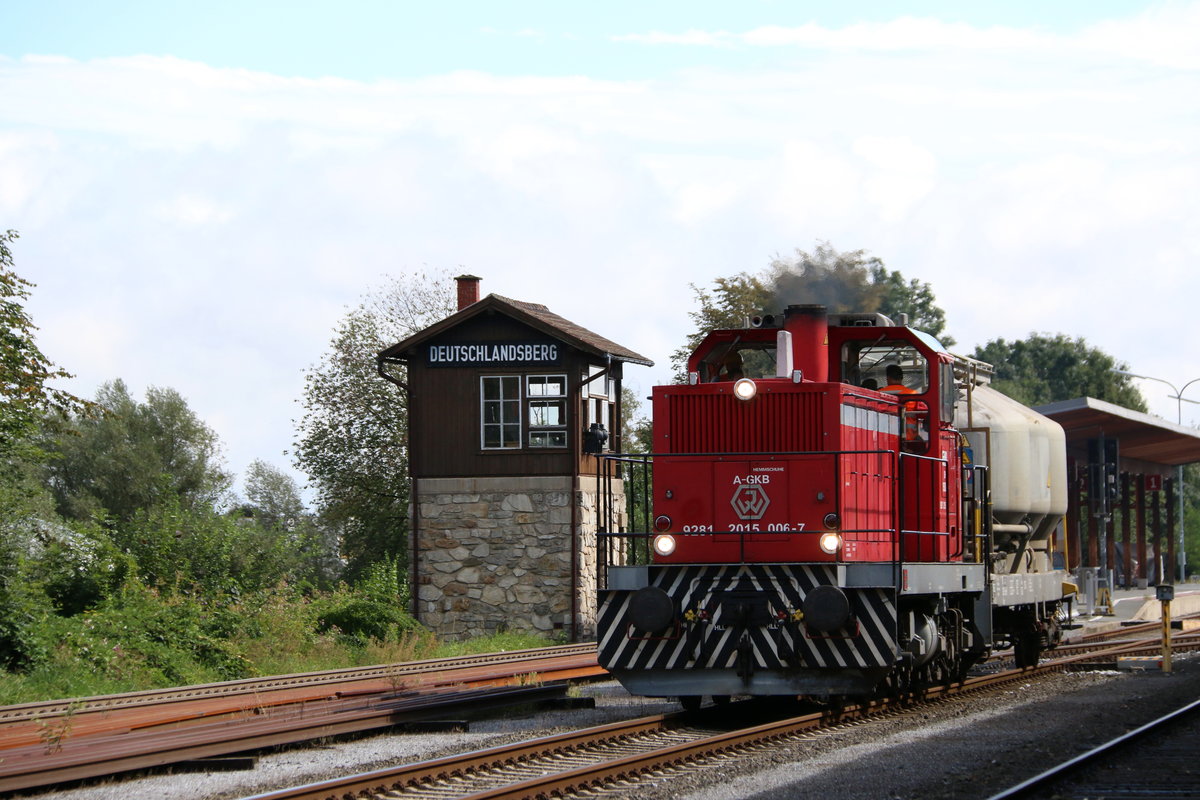Selten aber doch kommt es zum Einsatz der Jenbacher Diesellokomotiven der Reihe 1500 vor dem 3 mal wöchentlich verkehrendem Güterzugpaar am Wieser Ast der Graz Köflacher Eisenbahn. Am 2.Septmber 2016 macht sich DH1500.6 , die einst schwerste Ihrer Art , auf den Weg in die Anschlussbahn Leibenfeld.