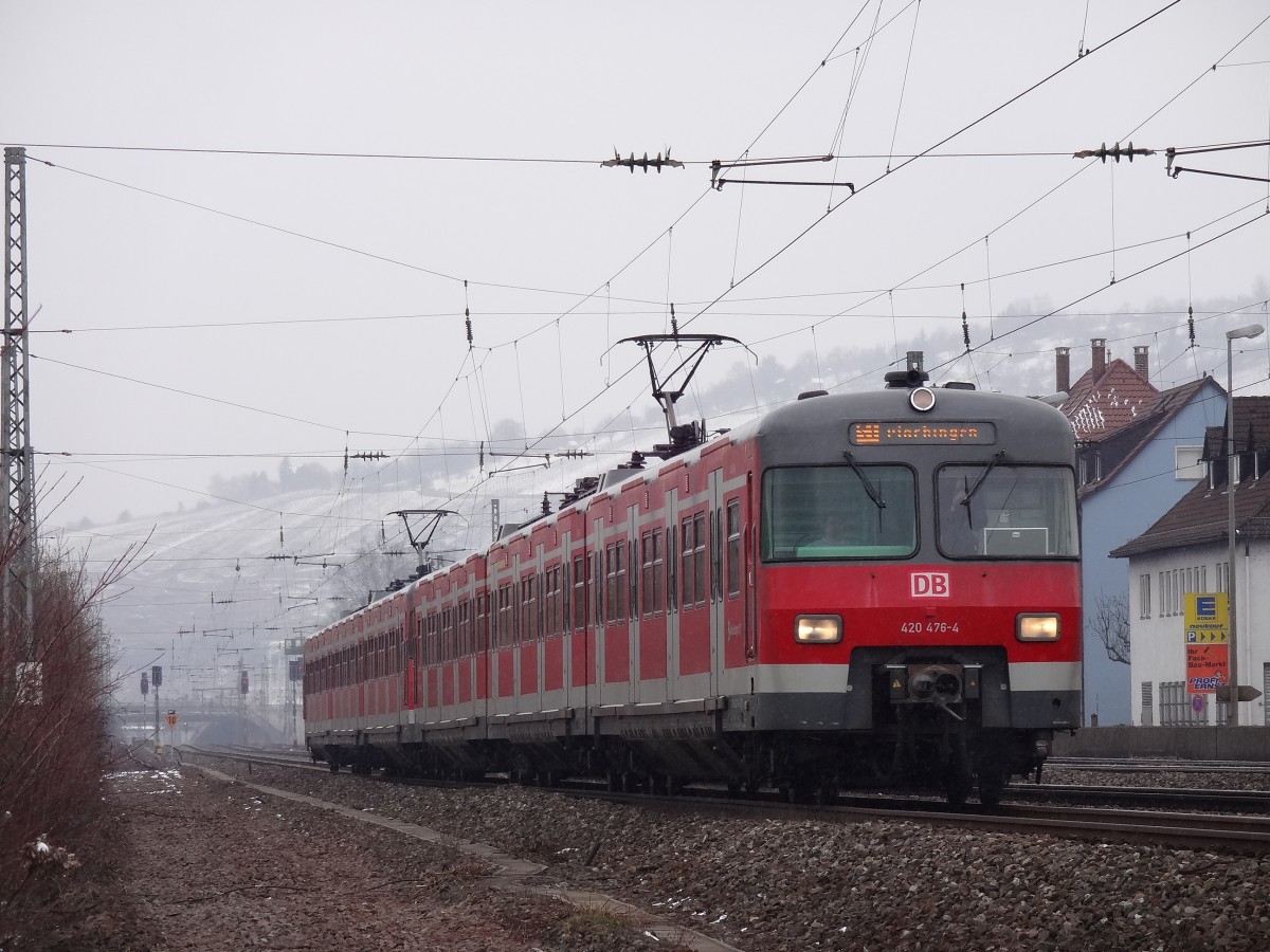 Selten fahren die 420er noch auf der Linie S1 nach Plochingen.
Dennoch hatte ich am 26.3.13 das Glück, nochmal einen vor die Linse zu bekommen. 
Aufgenommen bei Oberesslingen (Fotostelle heute nicht mehr umsetzbar, da neue Gleisanlagen gebaut wurden).
 