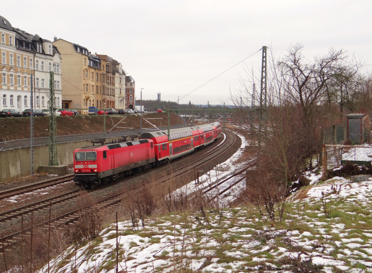 Selten zu sehen 143 355 mit dem RE 4788 gezogen von Dresden Hbf nach Hof Hbf.
Hier am 25.01.16 bei der Ausfahrt Plauen/V.