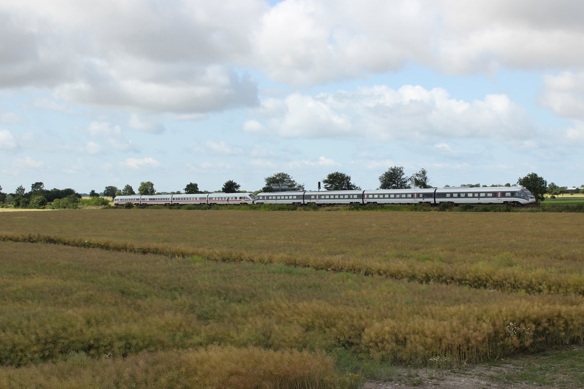Seltener Anblick auf Fehmarn diese Doppeltraktion bestehend aus 605 005 und 605 006 am 15.7.15 kurz vor Puttgarden