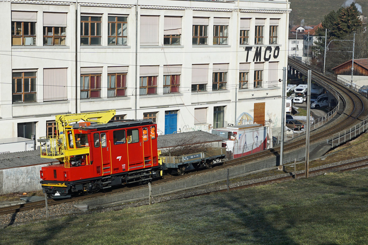 Seltener Bauzug bei den Chemins de fer du Jura CJ.
Der Xm 509 mit dem Kkm 345 am 20. Februar 2019 auf der Rückfahrt bei Tavannes nach getaner Arbeit.
Foto: Walter Ruetsch  