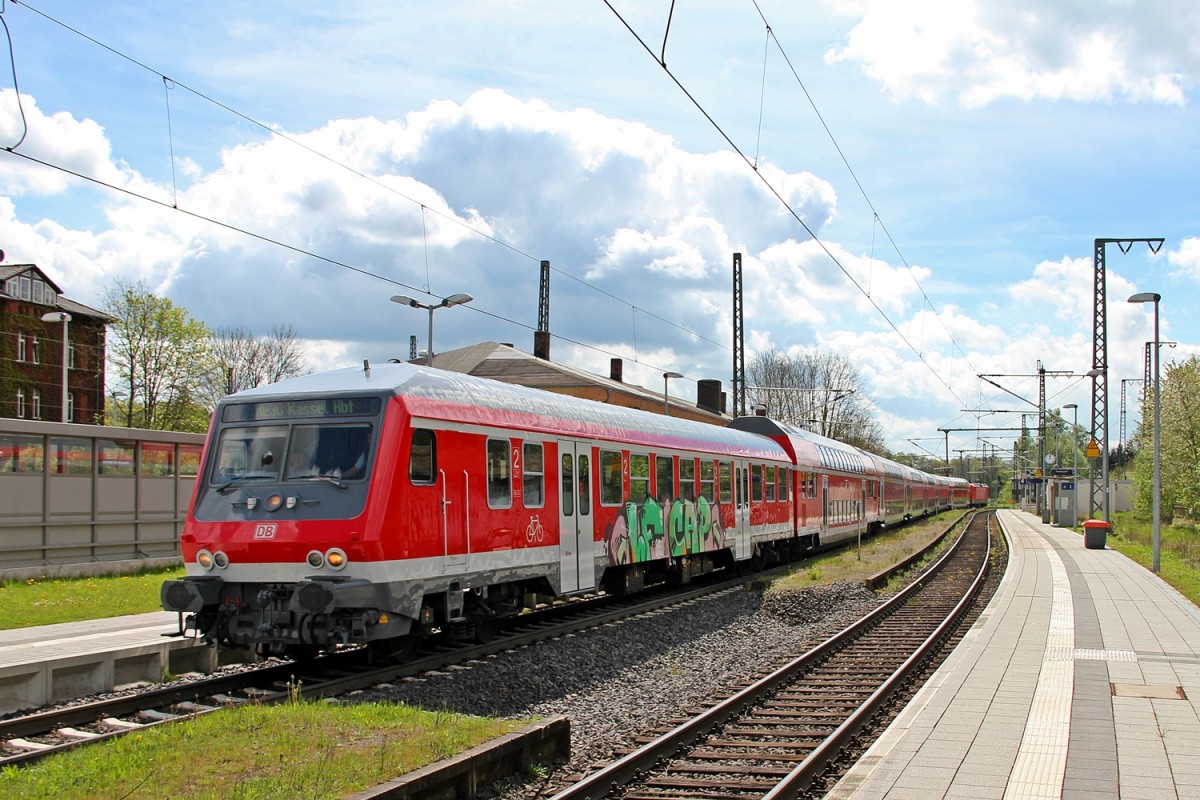 Seltener Besuch in Nordhessen. Wittenberger Steuerwagen am RE von Frankfurt am Main nach Kassel Hbf. Geschoben wurde der Zug von einer 114. Baunatal Guntershausen 04.05.2015