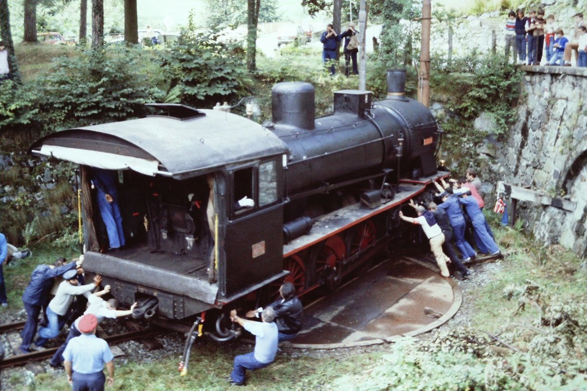 september 1983, 422.009 on the turntable of the end of the line, Ceres station.