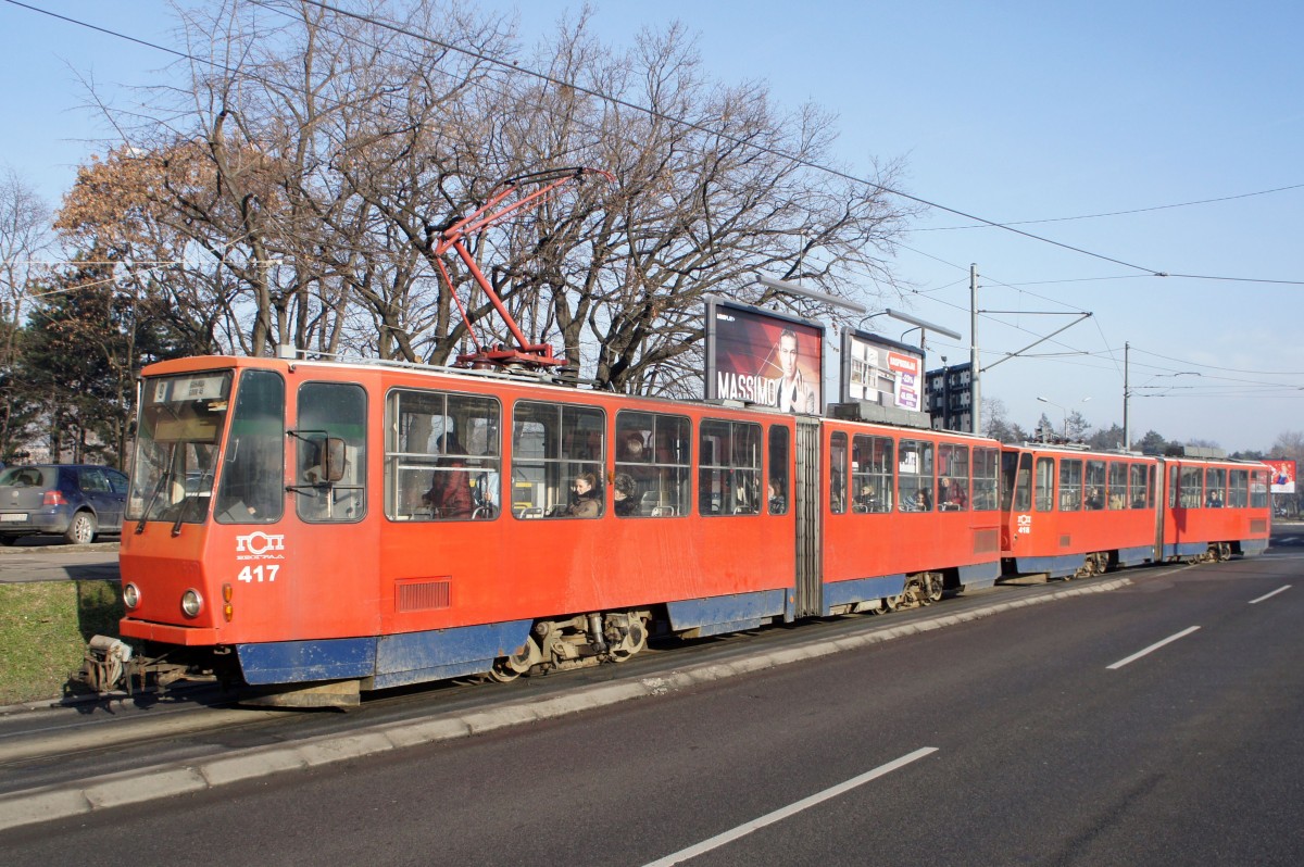 Serbien / Straßenbahn Belgrad / Tram Beograd: Tatra KT4M YUB - Wagen 417 sowie Tatra Tatra KT4M YUB - Wagen 418 der GSP Belgrad, aufgenommen im Januar 2016 in der Nähe der Haltestelle  Blok 21  in Belgrad.